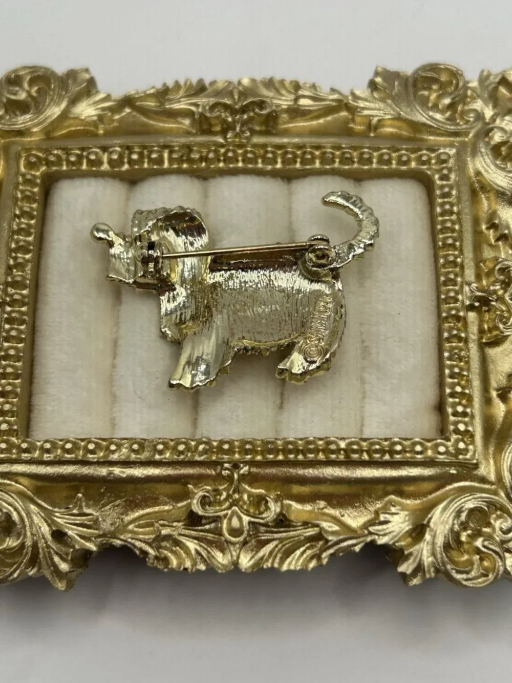 Vintage SARAH COVENTRY Signed Gold Tone Shaggy Dog Brooch Pin 1.5